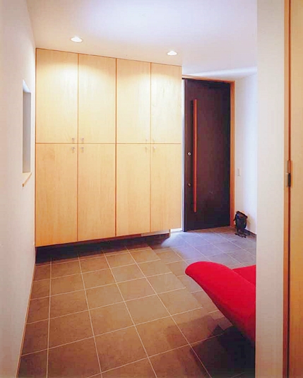 壁一面に玄関収納