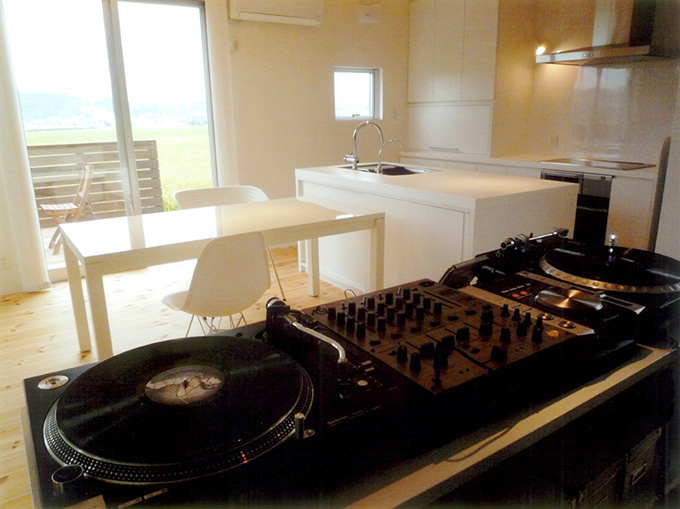 DJブースのあるダイニングルーム