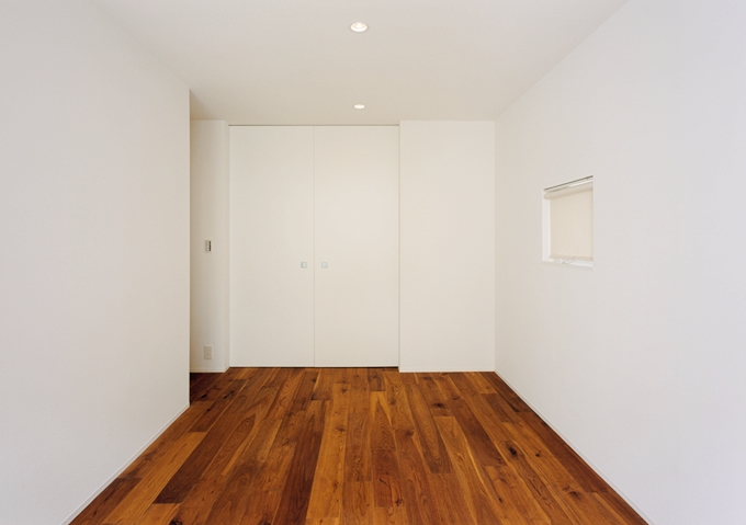 シンプルな空間にやさしい無垢フローリング