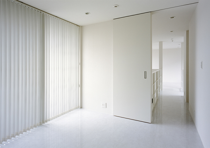 バーチカルブラインドの優しい光