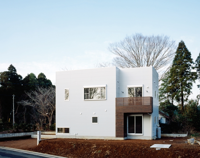 自然に囲まれた静かな佇まい