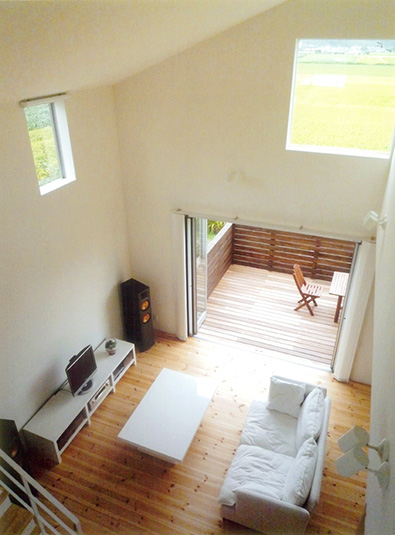 吹抜の開放的なリビング