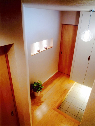 ニッチのあるナチュラルな玄関