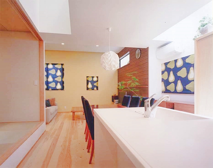 キッチンからLDKへの眺め