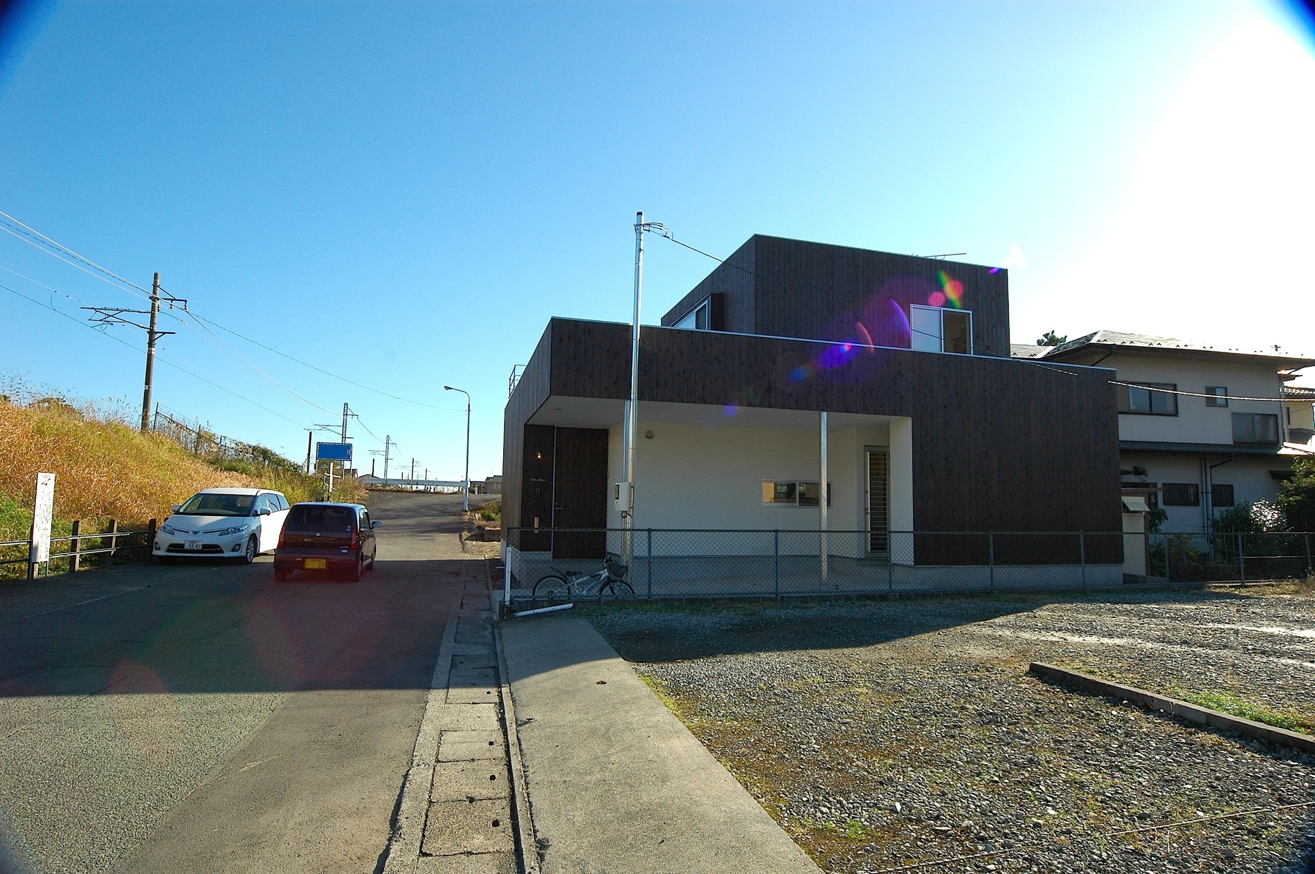 閉じた箱に孔をあけて、周囲との繋がりをつくる