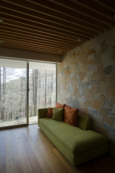 ゲスト用の小さなリビング