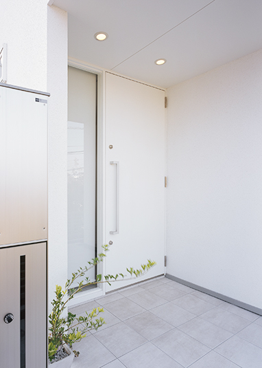 シンプルでナチュラルな雰囲気の玄関