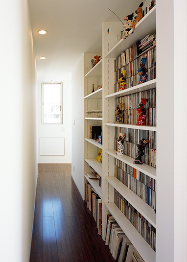 壁面を活用した本棚