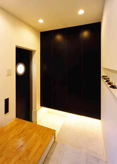 シンプルモダンな玄関スペース