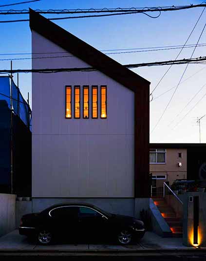 夜の外観