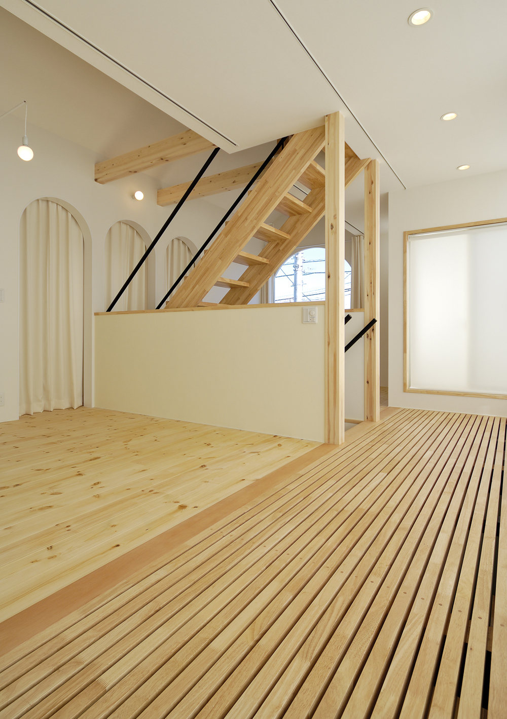空間の曖昧さが、子供の想像力を育む子供部屋入口
