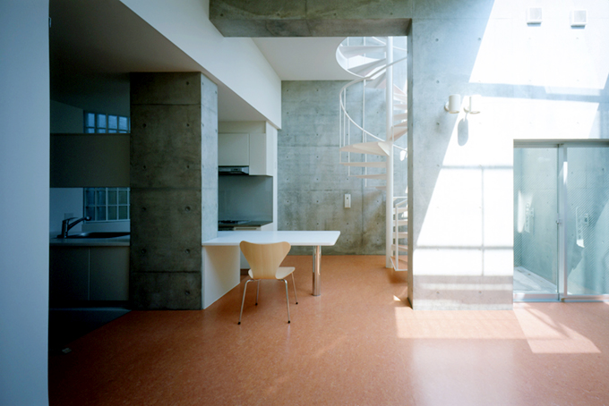 トップライトで地下でも明るいLDK