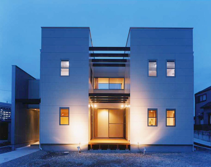 フォルムが映える外観夕景