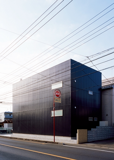 モダンでシャープな外観