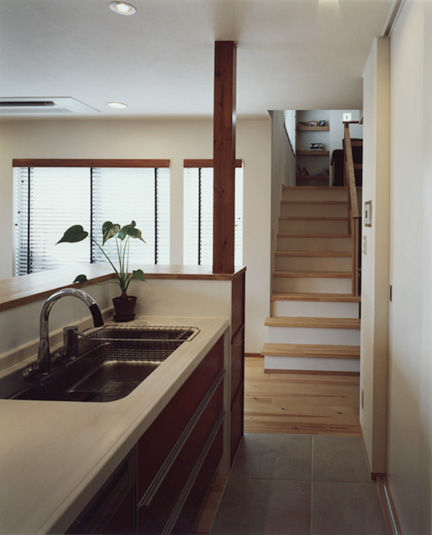 キッチンからリビングへ