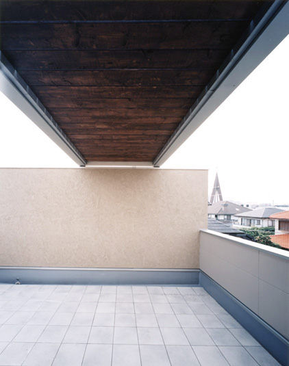 開放感を保ちながらベランダに屋根を