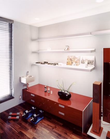 ディスプレイを楽しめる収納棚