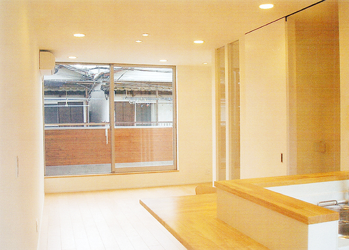 光を採りこむ明るい2階リビング