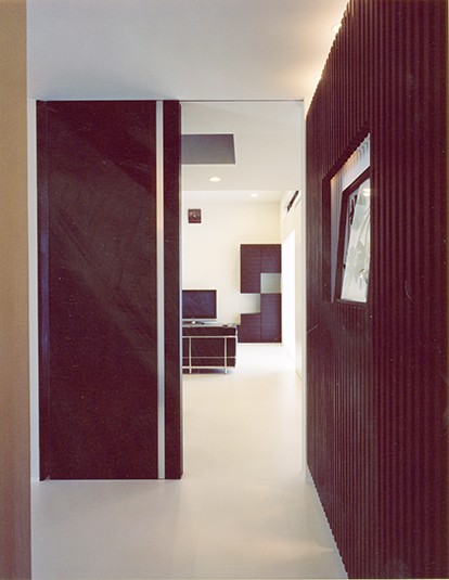 平面へ視界が広がる開放的な室内