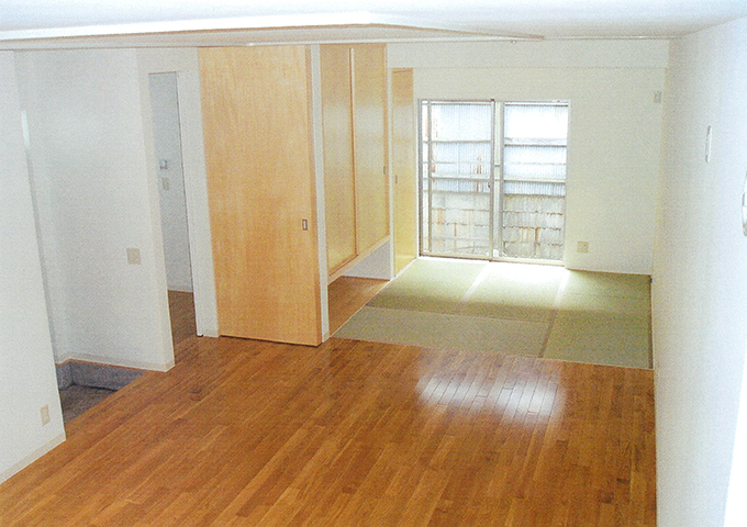 木材に包まれるリビング