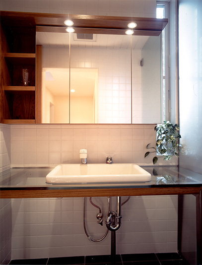 シンプルモダンな洗面室