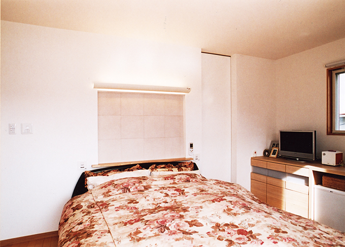 間接照明の優しい寝室