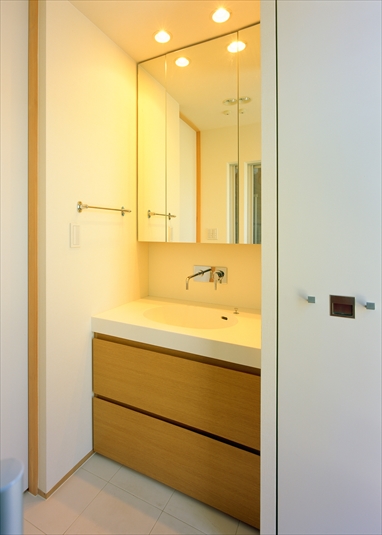 シンプルモダンな洗面スペース