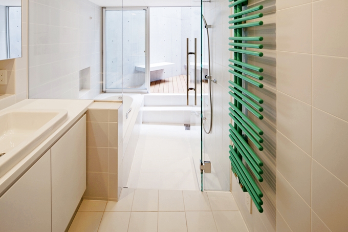 ドライエリアに連続する浴室