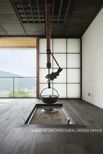 囲炉裏のある和室