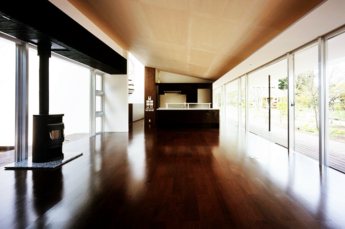 室内と風景を溶け込ませる大開口