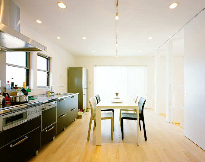 ブラックがキーカラーのダイニング