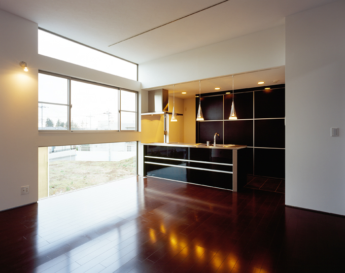 リビング脇には大きな窓