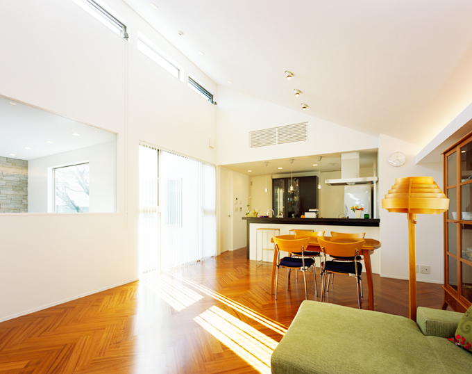 明るく開放感のあるリビング