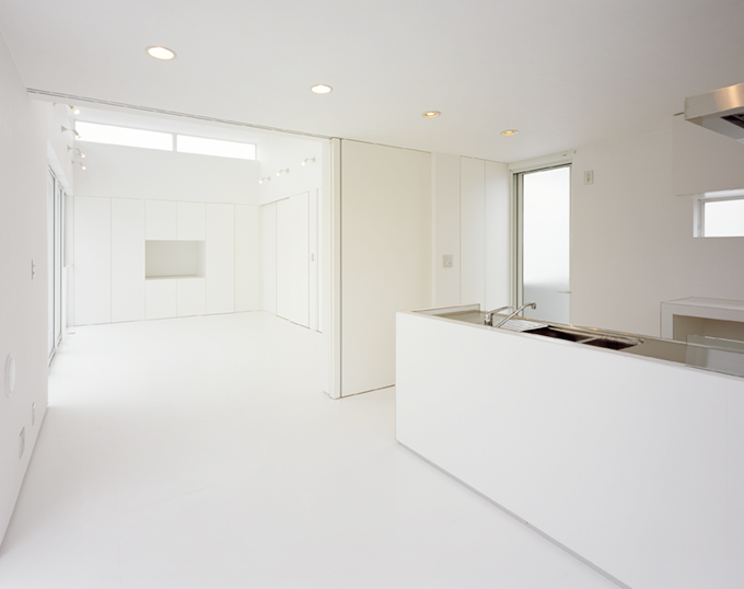 ダイニングスペース隣のリビング