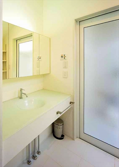 すっきり広々とした洗面台