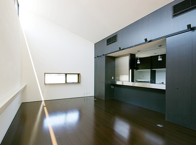 ハイサイドライトから光が降り注ぐ