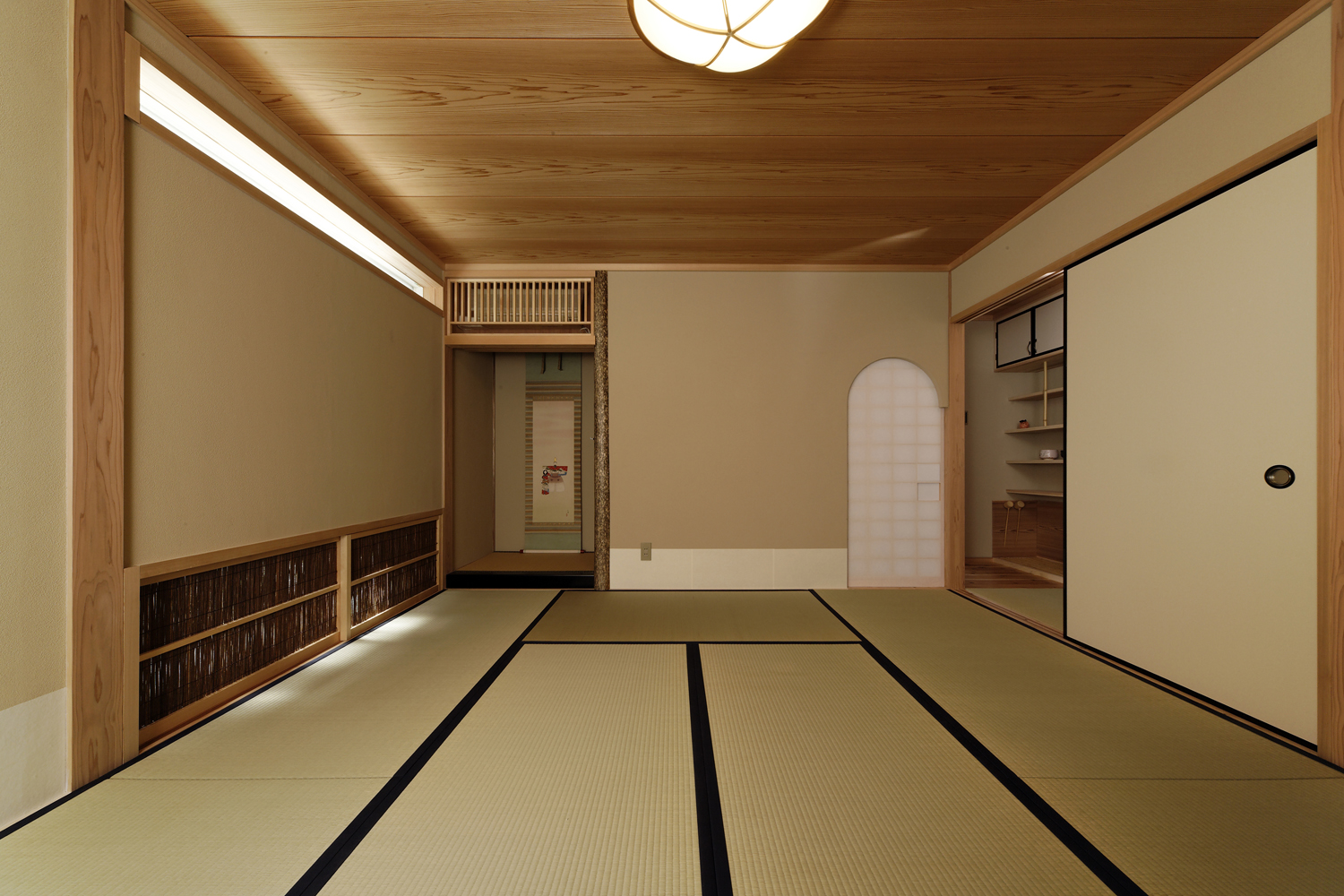 茶道を行うために作られた、落ち着いた本格的な茶室
