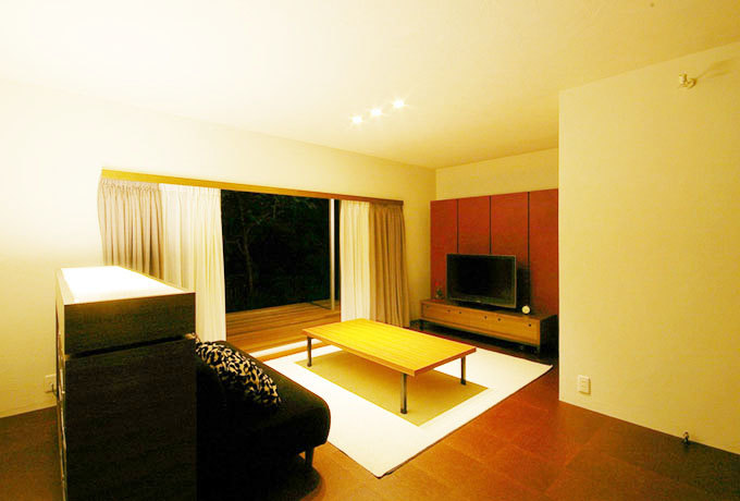 間接照明が空間をやわらかく包み込む