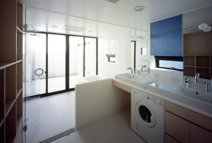 テラスに出られる浴室