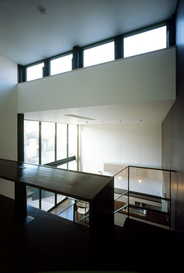 家の最も高いところに、換気も兼ねたハイサイド