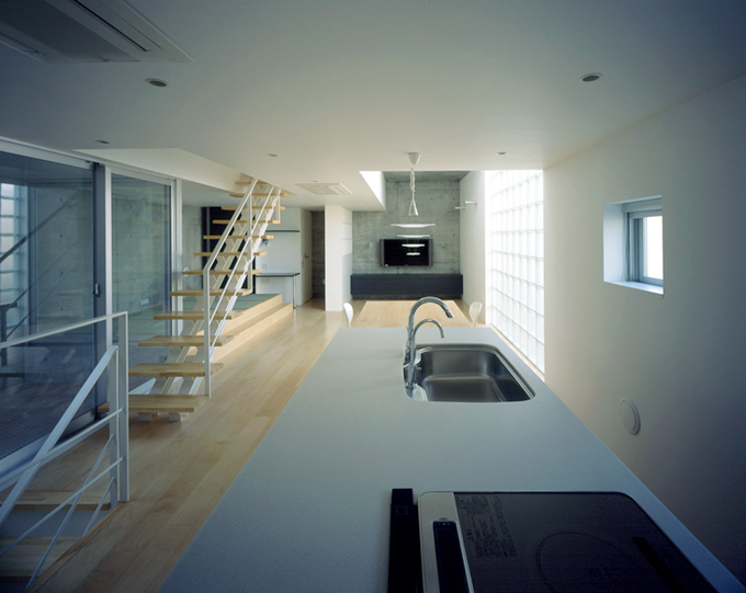 キッチンから見るリビング・ダイニング