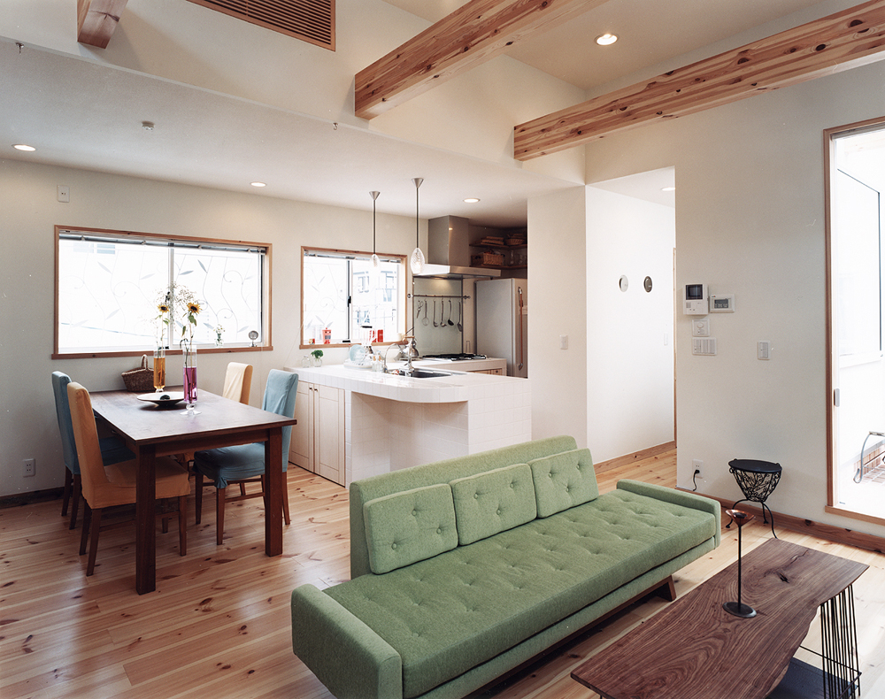 経年変化により「あじ」になるのが楽しみな、無垢のフローリング