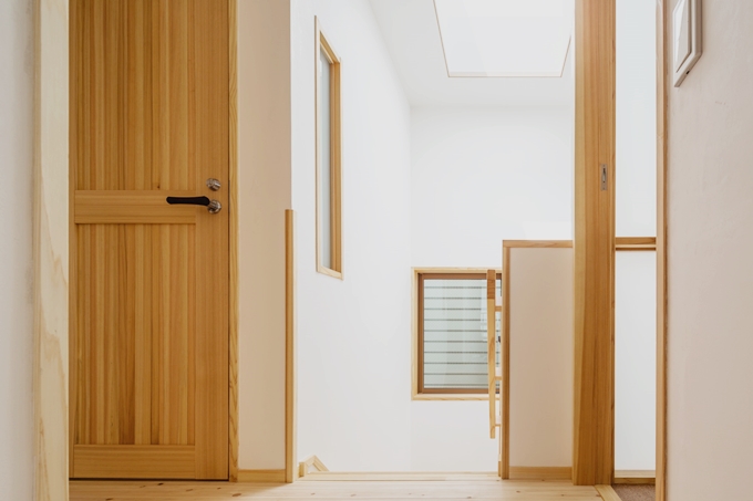 トップライトより1、2階トイレ、洗面、クロークに光を送る