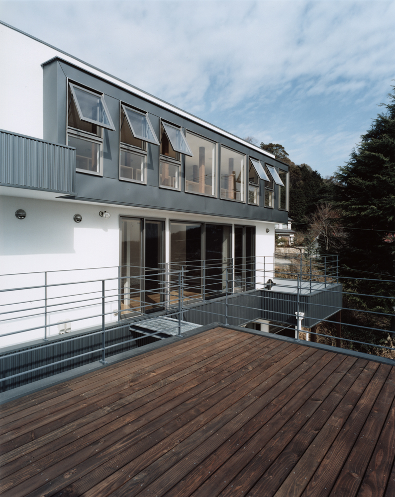 神戸の街を一望できる、憧れの屋上デッキテラス