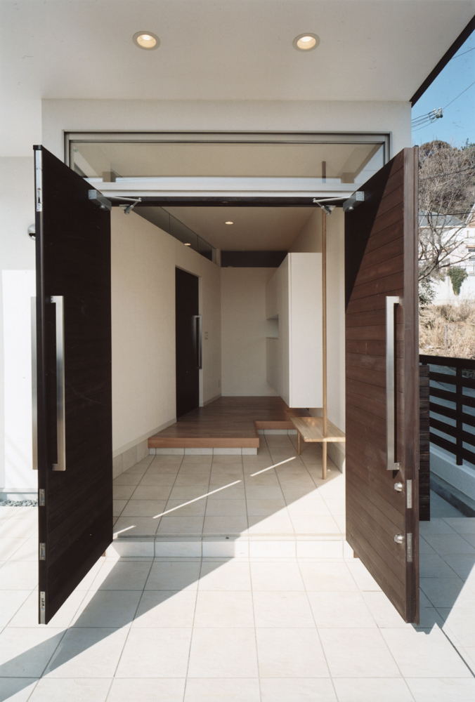 観音扉、開かれた空間