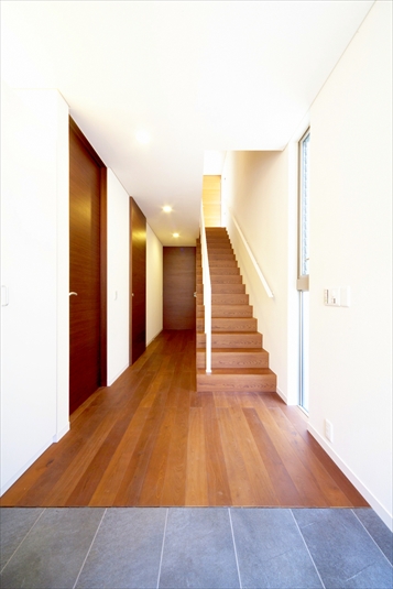 広々とした玄関