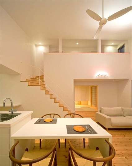 生活空間を包む大空間のリビング