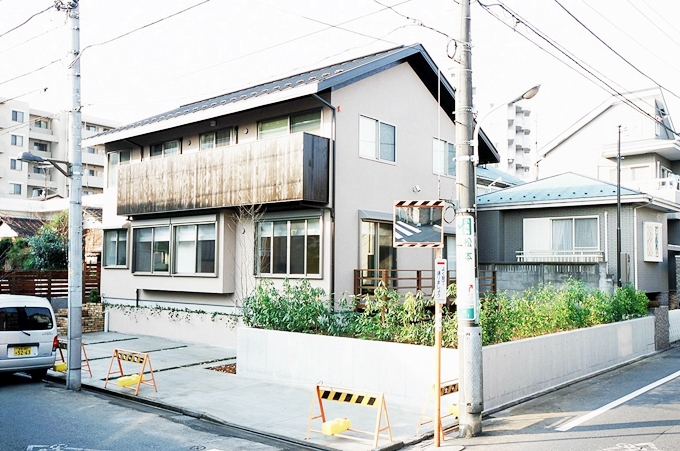 色味を抑えた優しい印象の外観