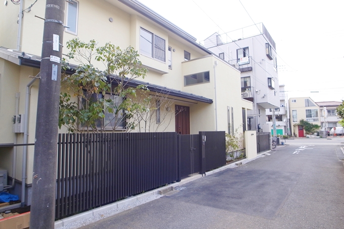 景観に馴染む道路側外観