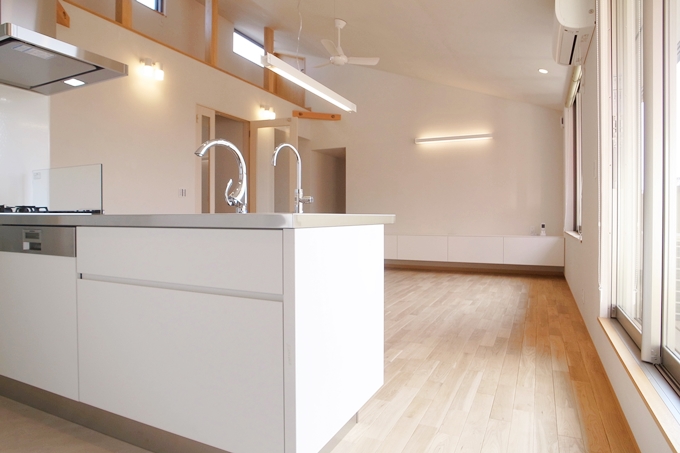シンプルなホワイトキッチン